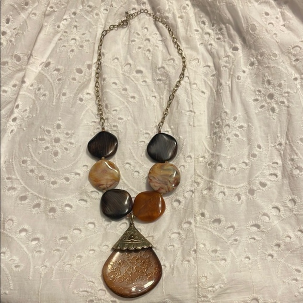 Elegant Brown and Silver Pendant Necklace